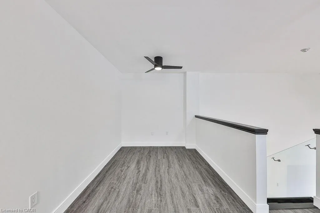 185 Robinson Street, #405