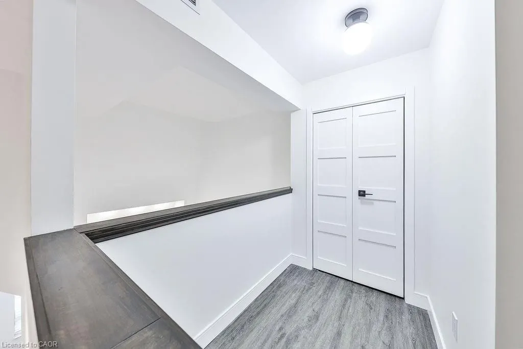 185 Robinson Street, #405