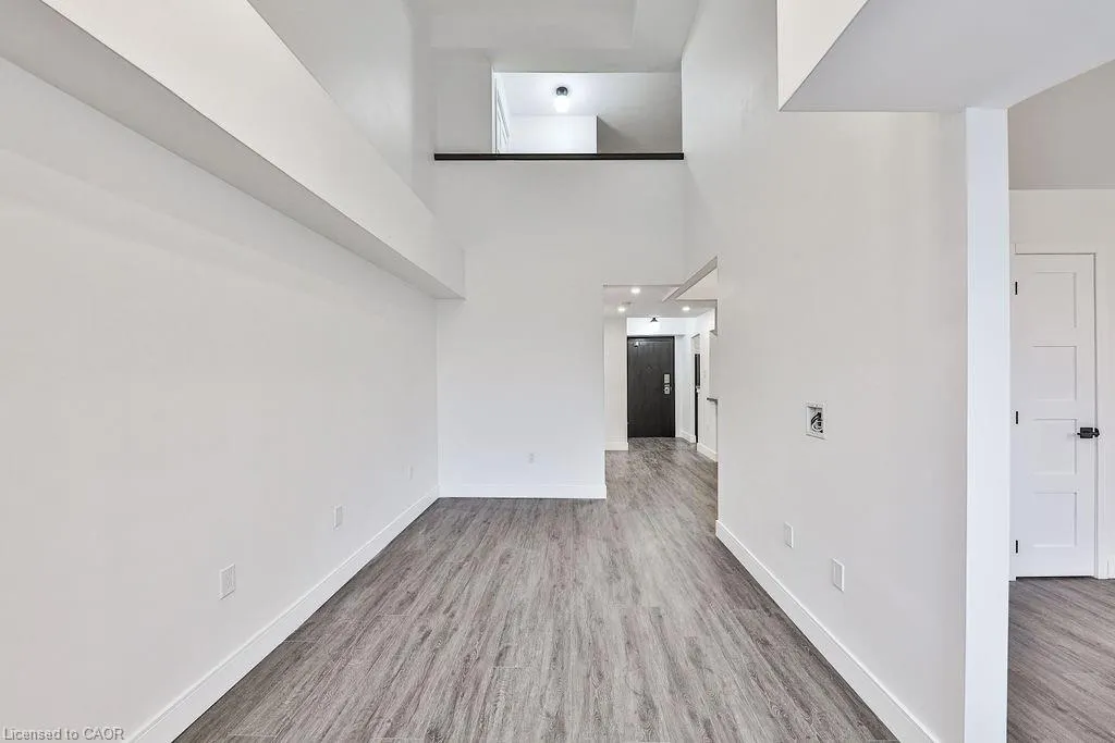 185 Robinson Street, #405