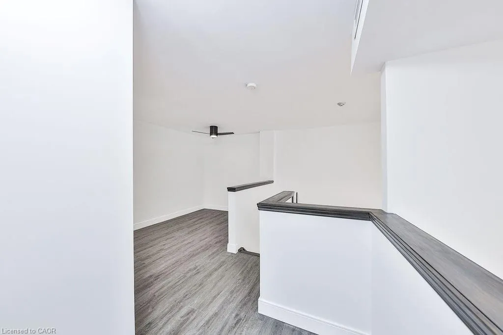 185 Robinson Street, #405