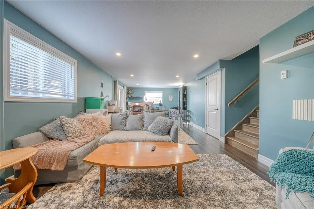 35 Peggy Avenue
