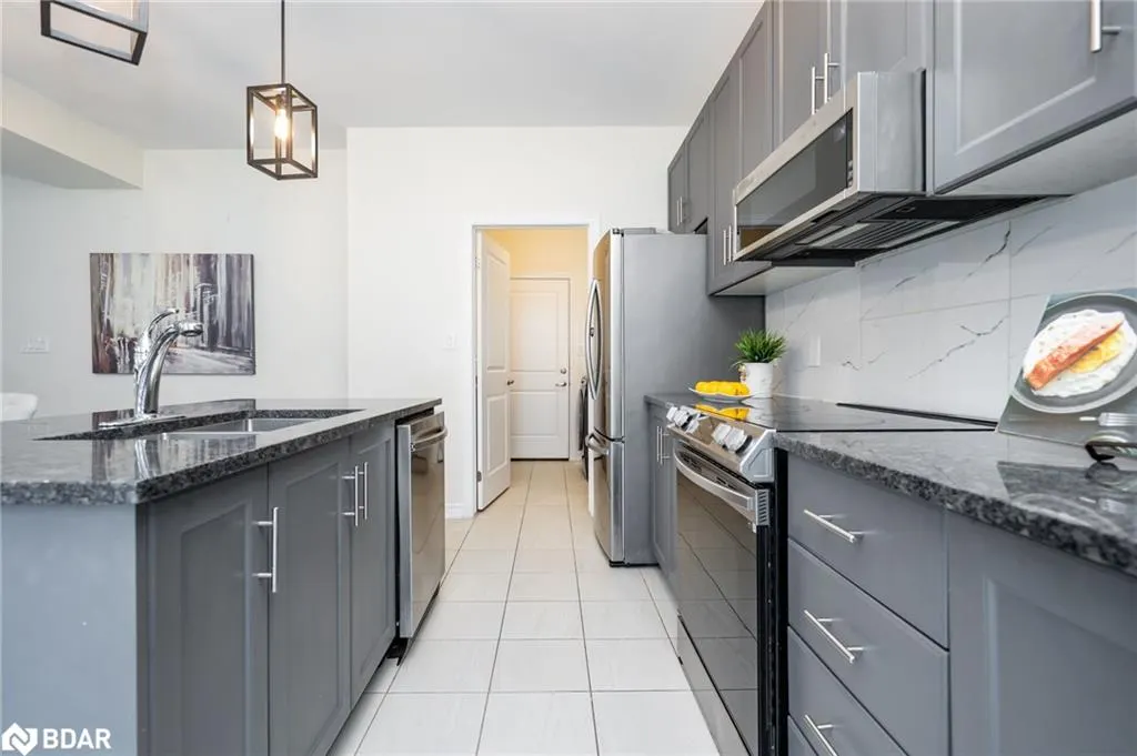 16 Bethune Avenue
