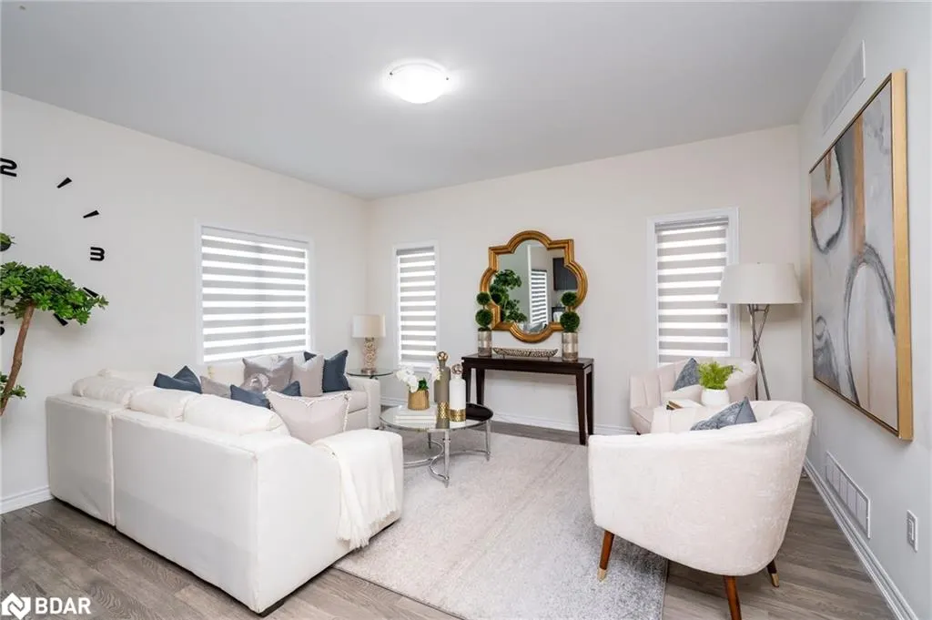 16 Bethune Avenue