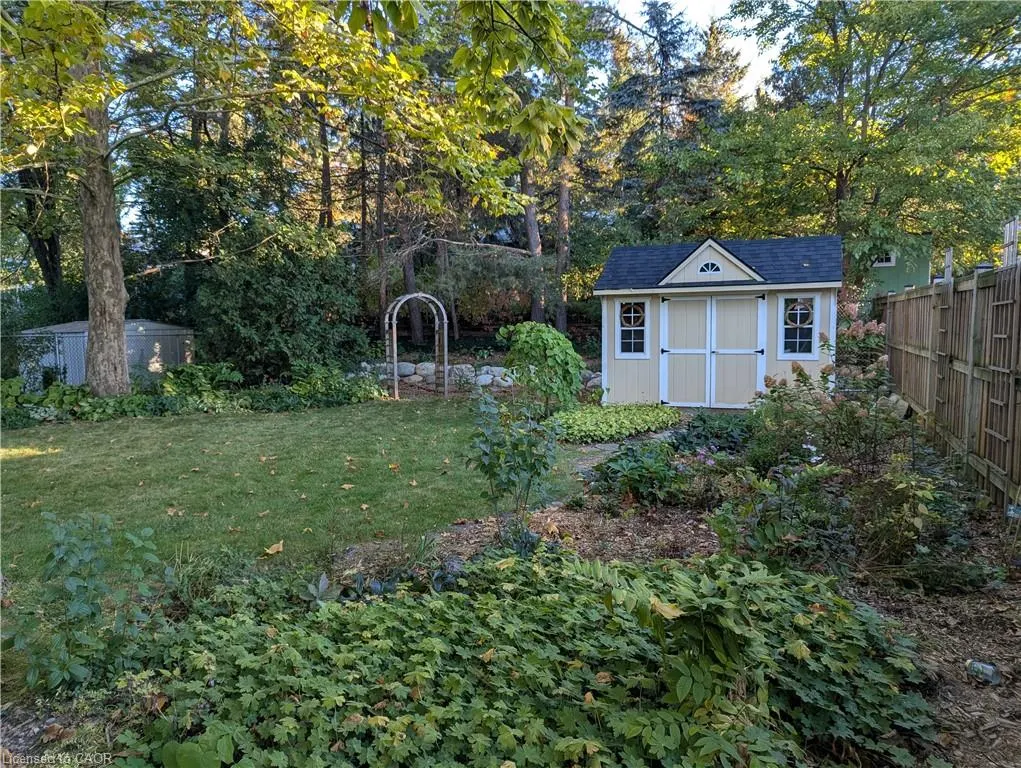 110 Ellis Crescent S