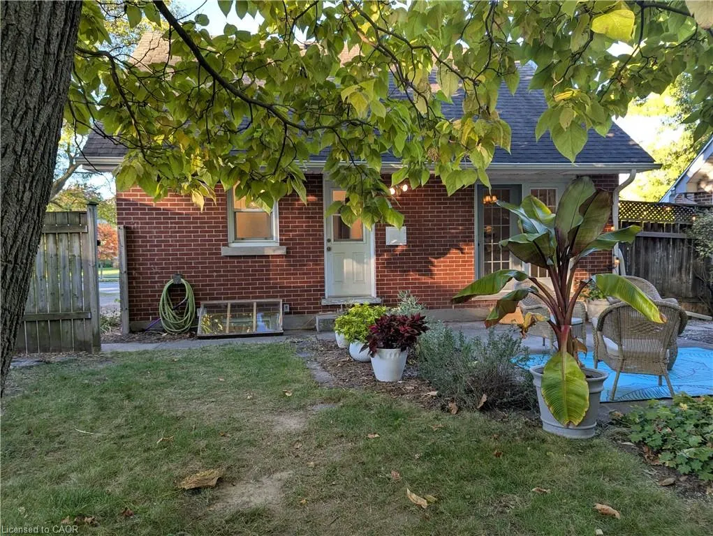 110 Ellis Crescent S