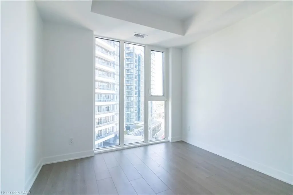 25 Wellington Street S, #909
