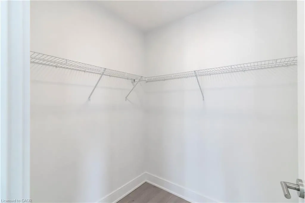 25 Wellington Street S, #909