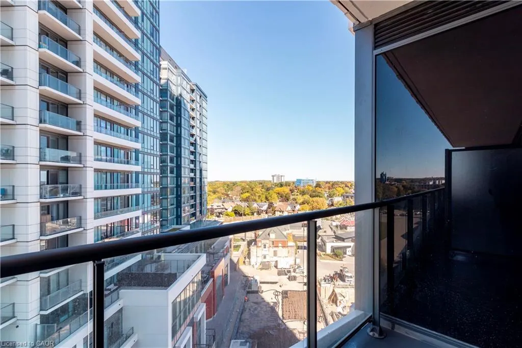 25 Wellington Street S, #909