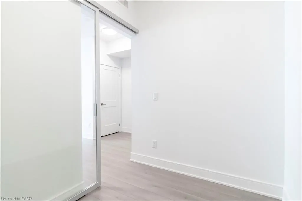 25 Wellington Street S, #909