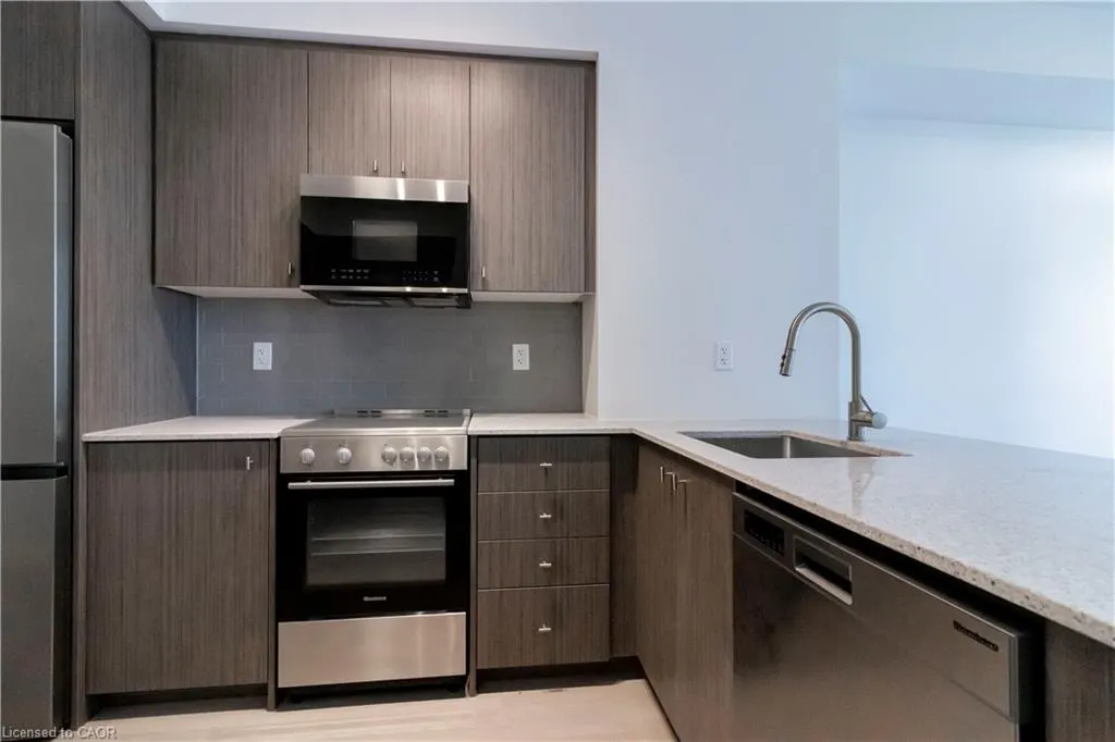 25 Wellington Street S, #909