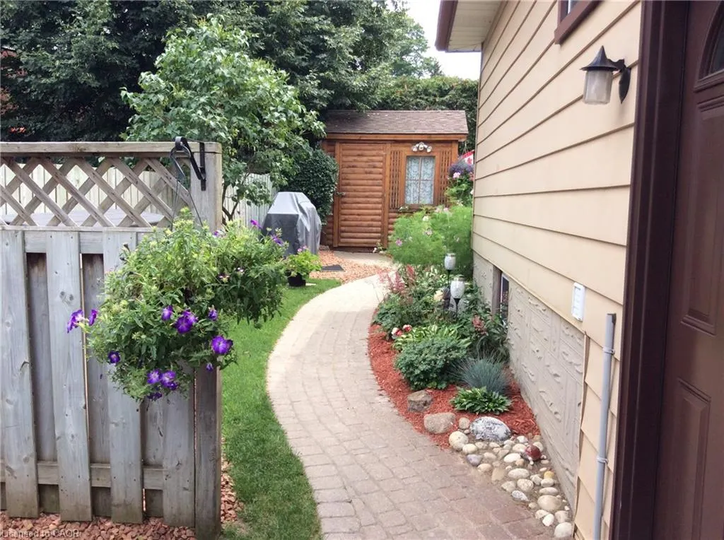 61 Sandsprings Crescent