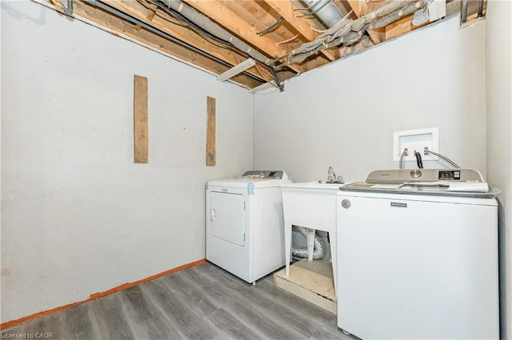 111 Chalmers Street S