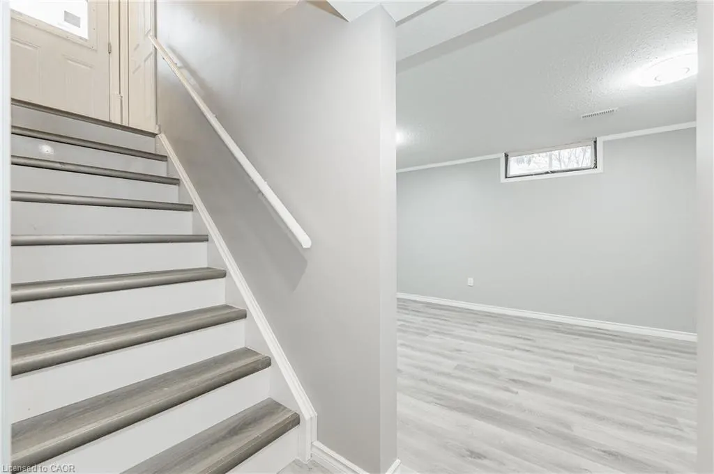 111 Chalmers Street S