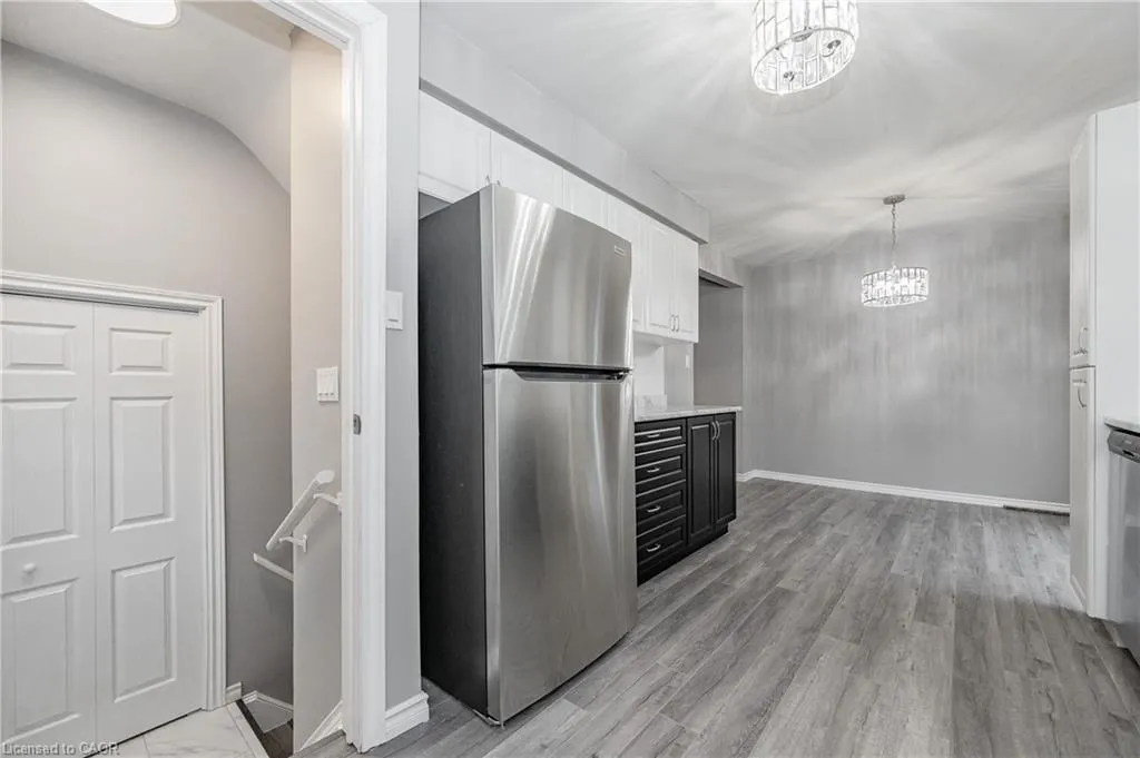 111 Chalmers Street S