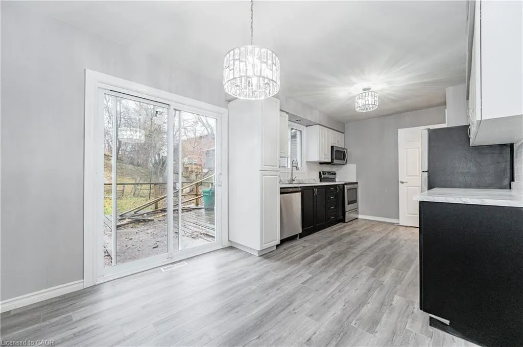 111 Chalmers Street S