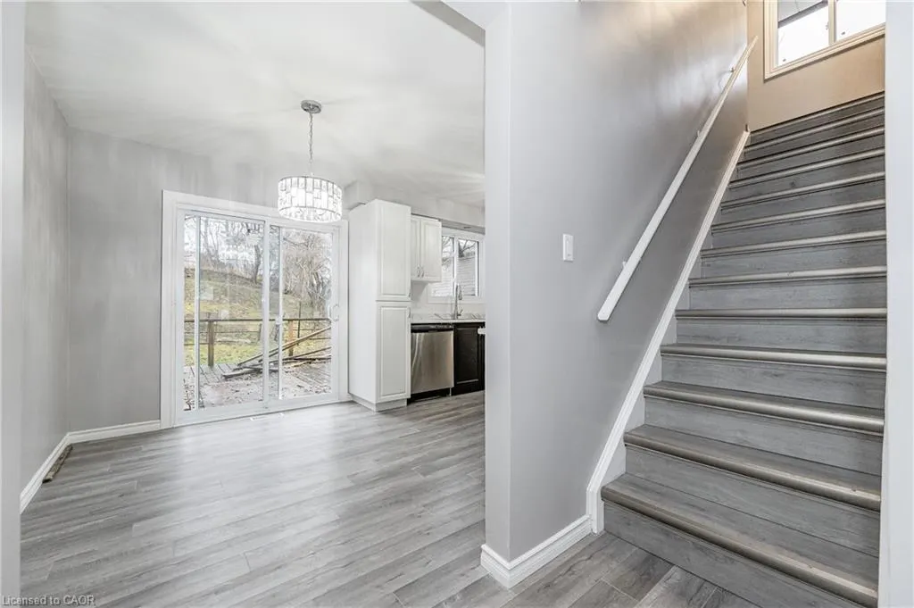 111 Chalmers Street S