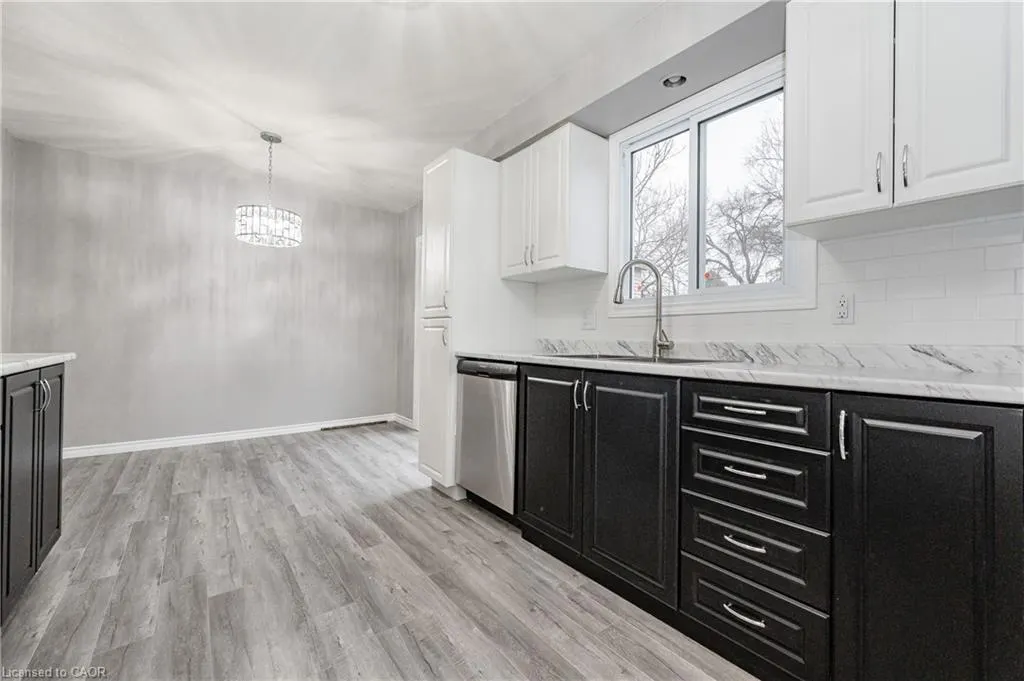 111 Chalmers Street S