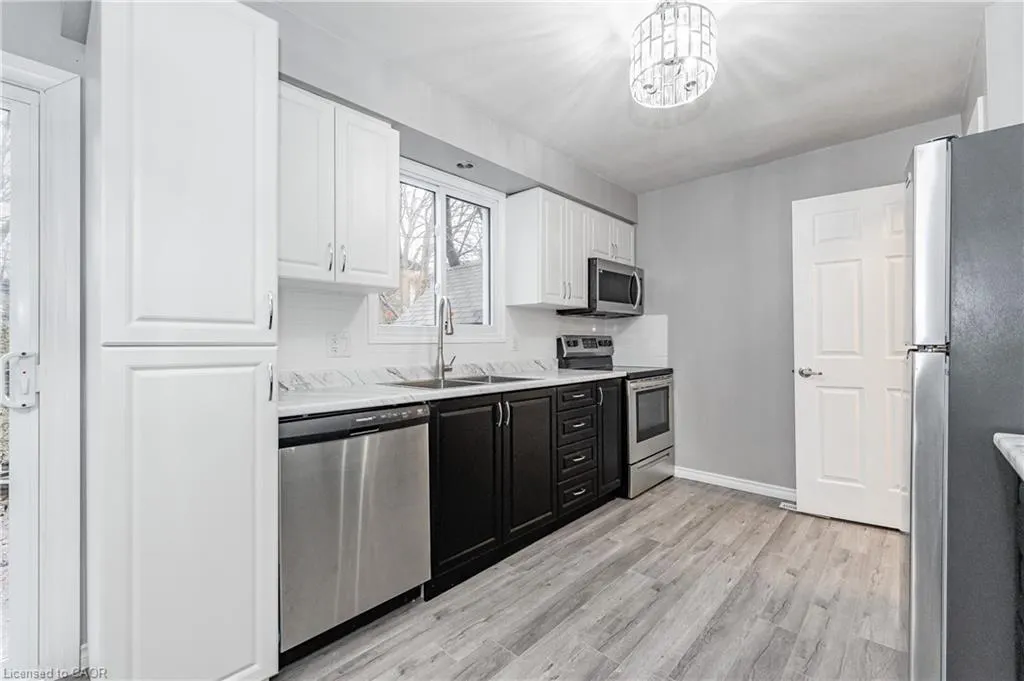 111 Chalmers Street S