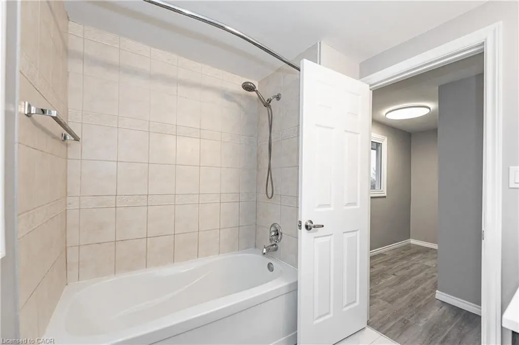 111 Chalmers Street S