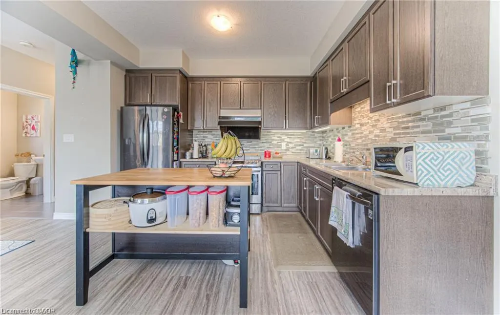 453 Avens Street