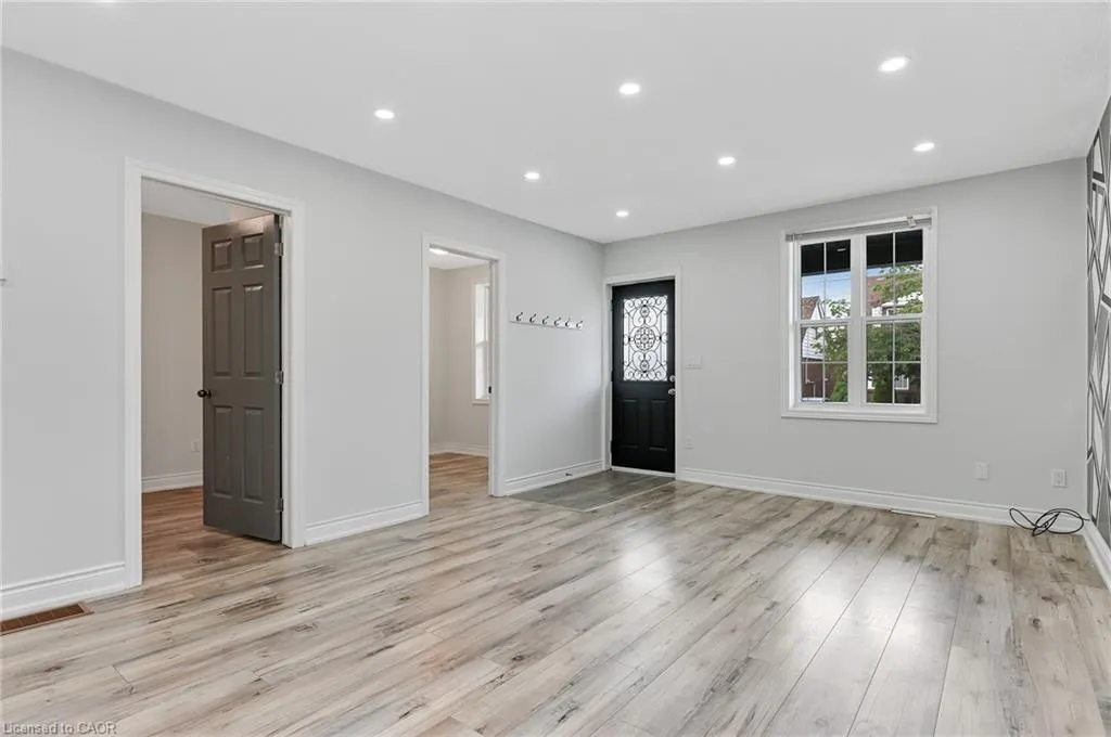 54 Craigmiller Avenue, #UPPER