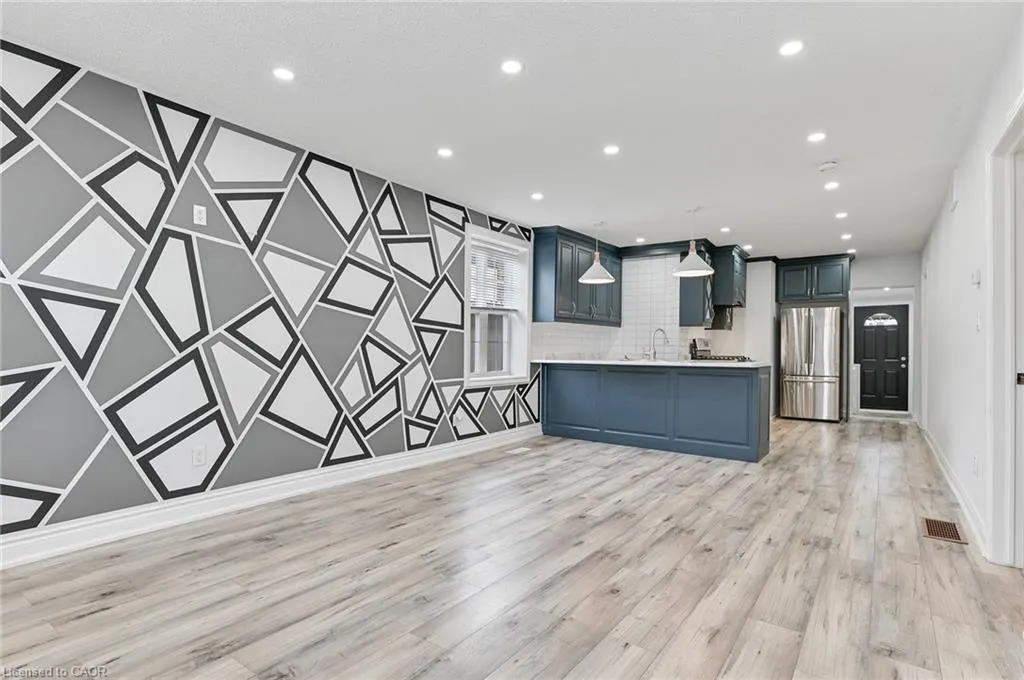 54 Craigmiller Avenue, #UPPER