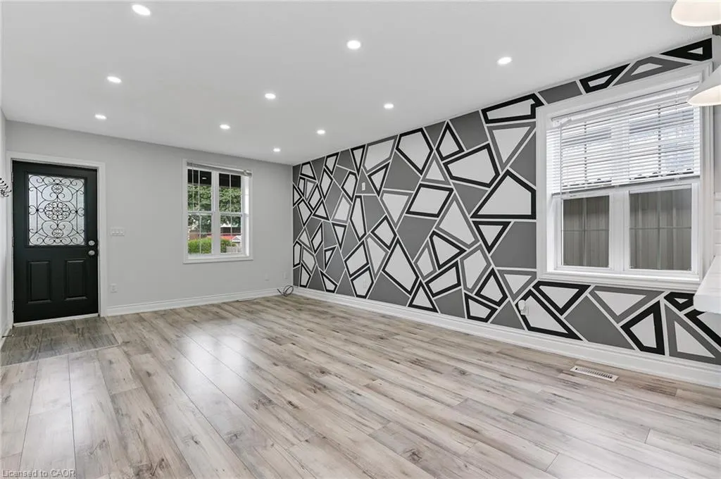 54 Craigmiller Avenue, #UPPER