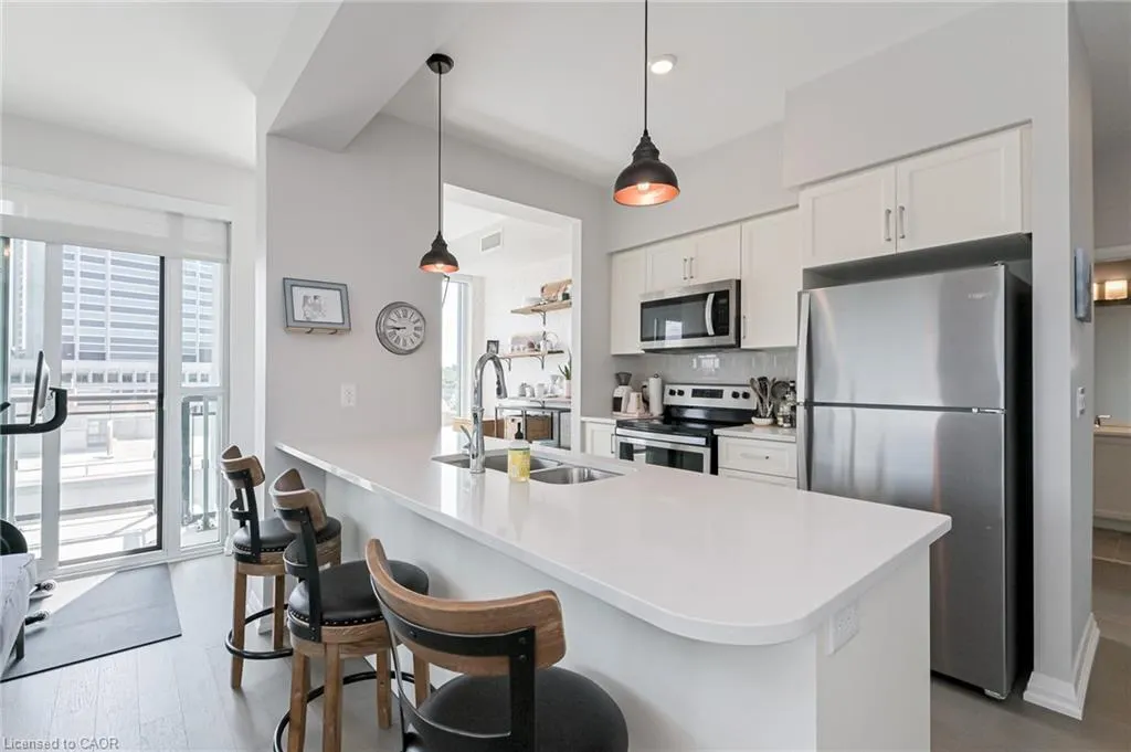 155 Caroline Street S, #606