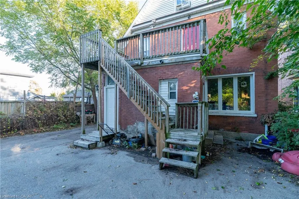 63 Highland Road W