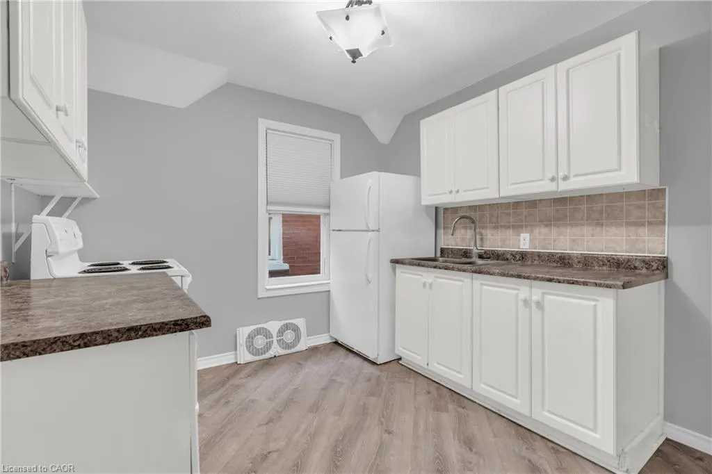 63 Highland Road W