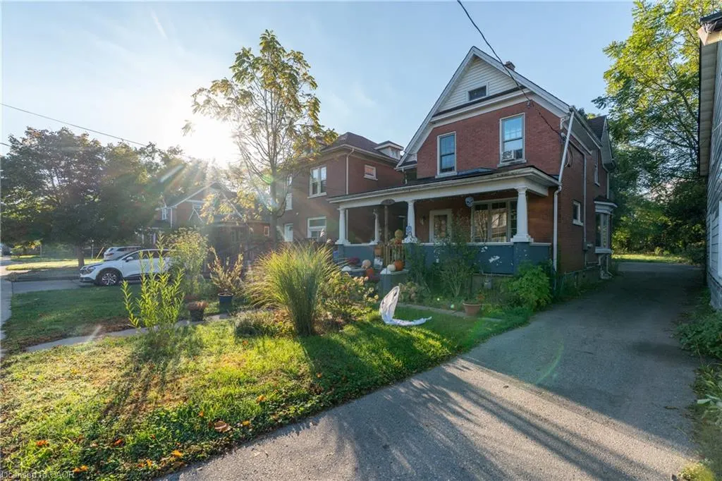 63 Highland Road W