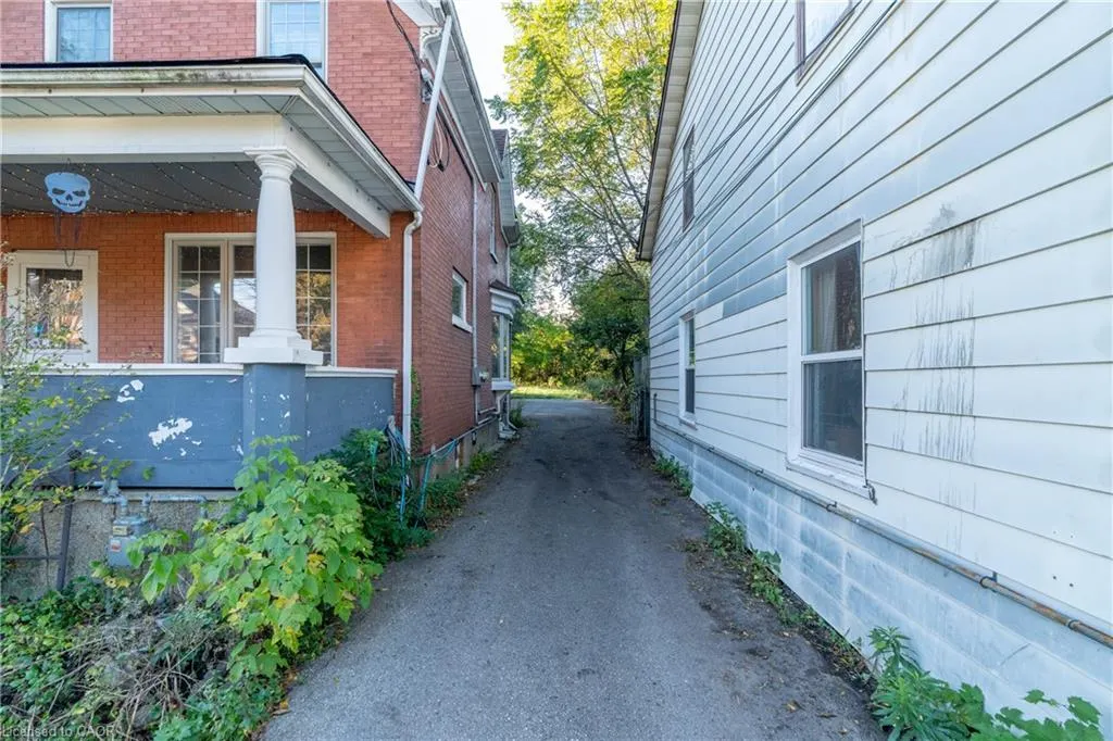63 Highland Road W