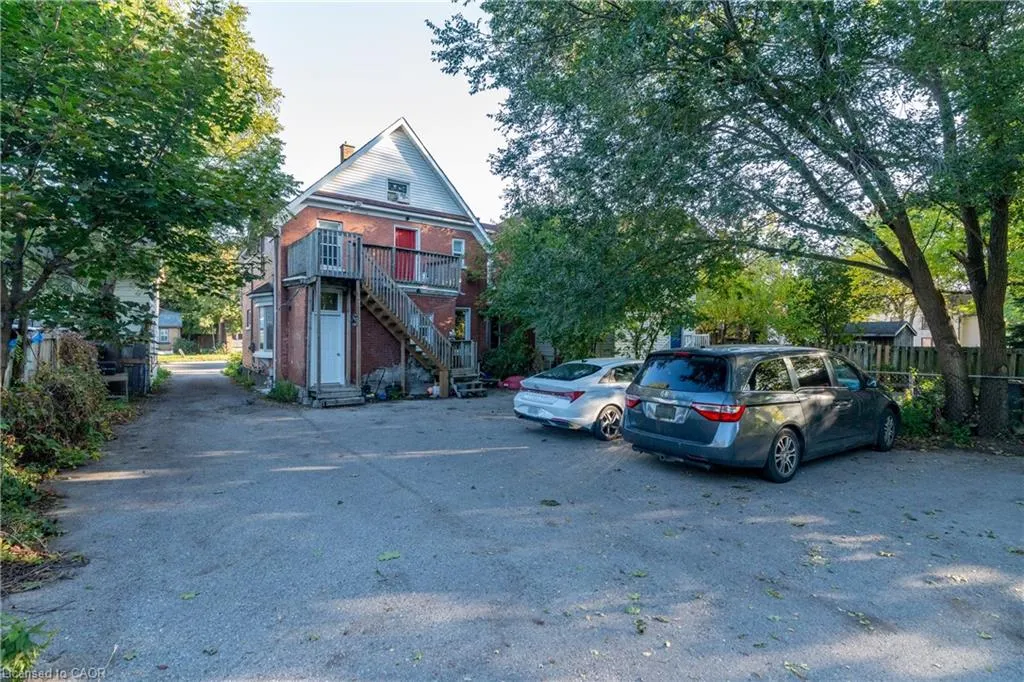 63 Highland Road W