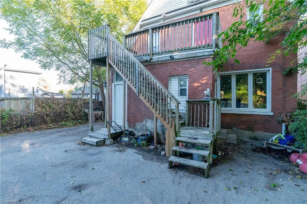 63 Highland Road W