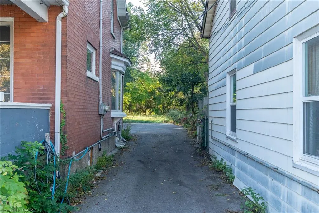 63 Highland Road W