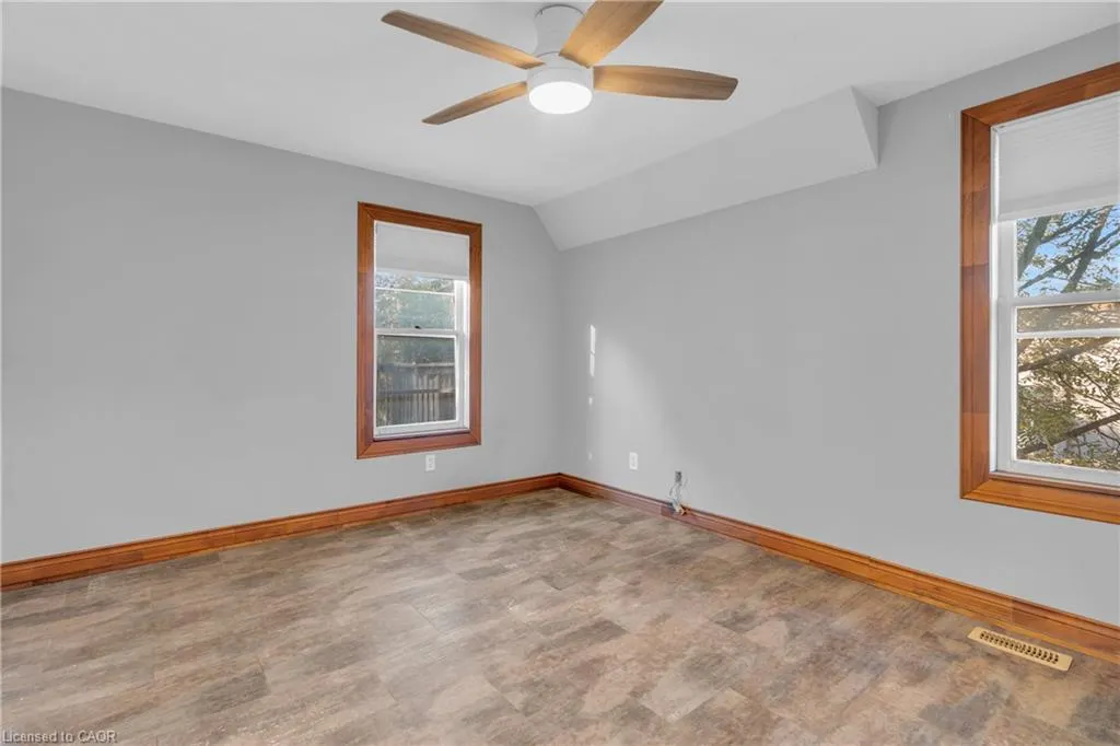 63 Highland Road W