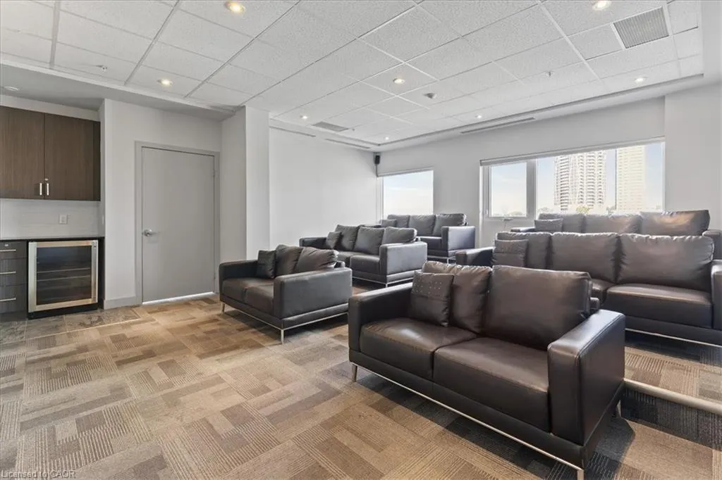 1 Victoria Street S, #1113