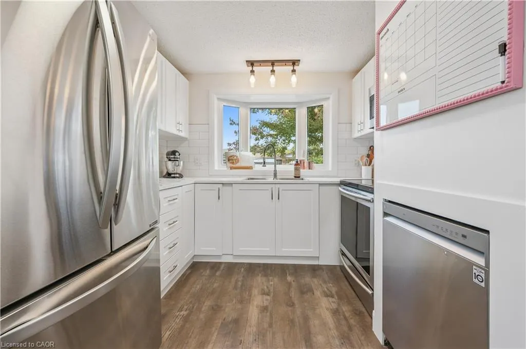 10 Broken Oak Crescent