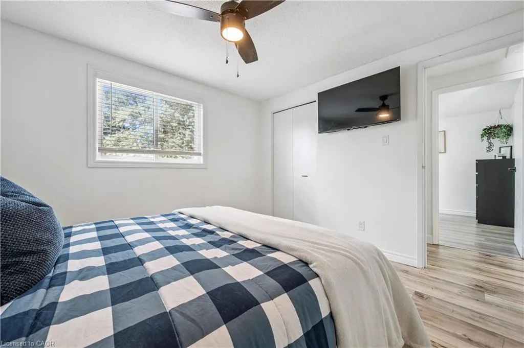 10 Broken Oak Crescent