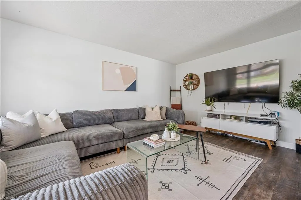 10 Broken Oak Crescent