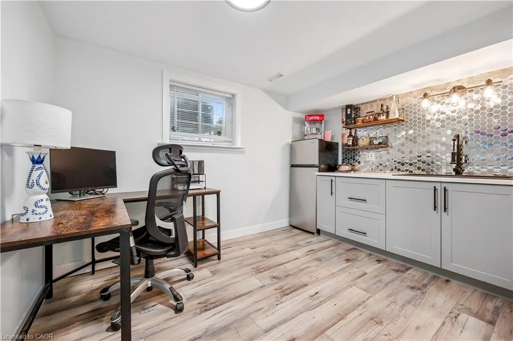 10 Broken Oak Crescent