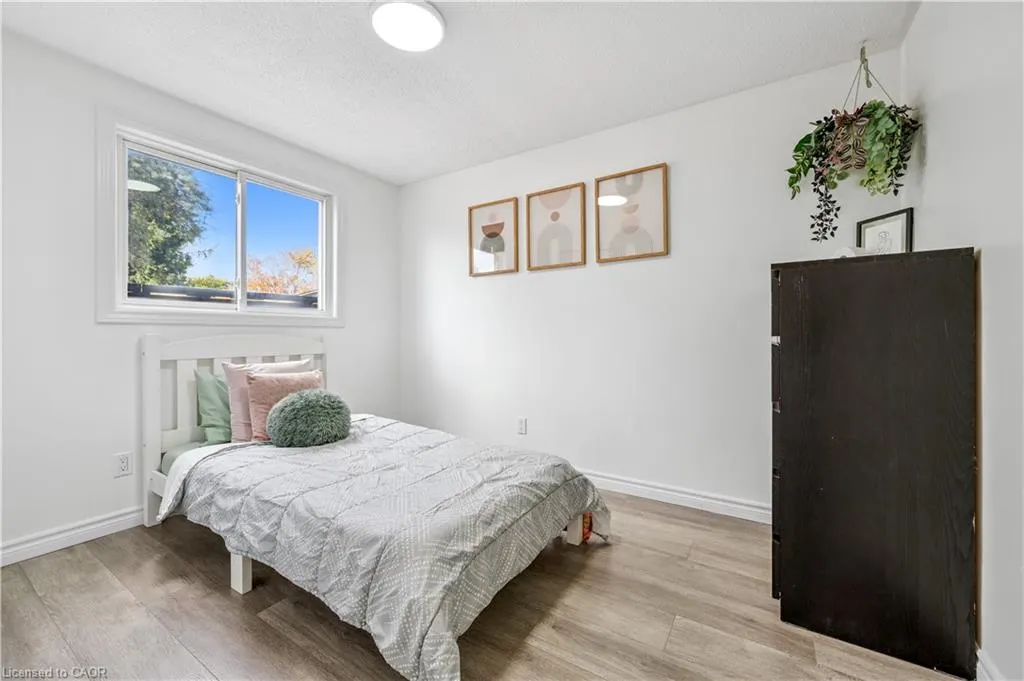 10 Broken Oak Crescent