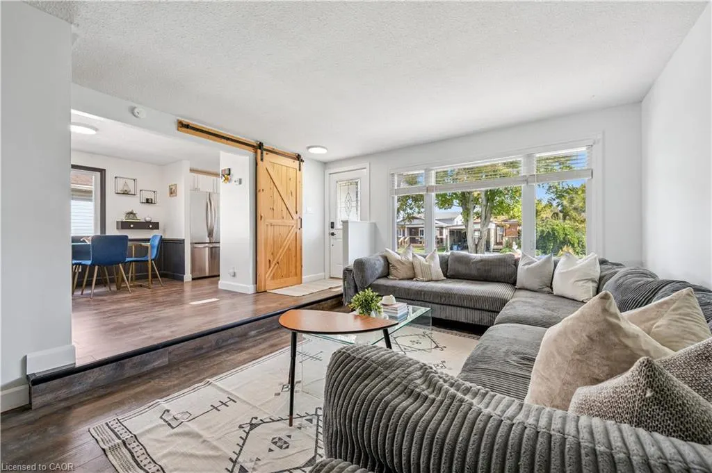 10 Broken Oak Crescent