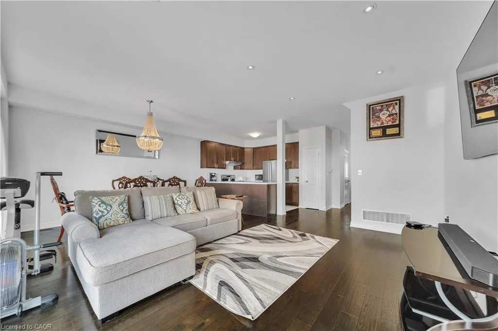 9 Starling Drive
