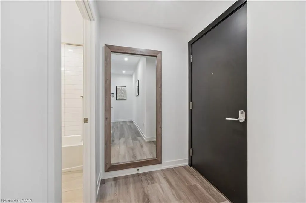 15 Wellington Street S, #909