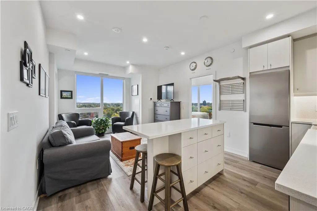 15 Wellington Street S, #909