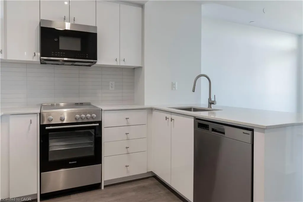 25 Wellington Street S, #1511