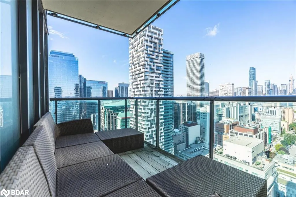 33 Lombard Street, #3302