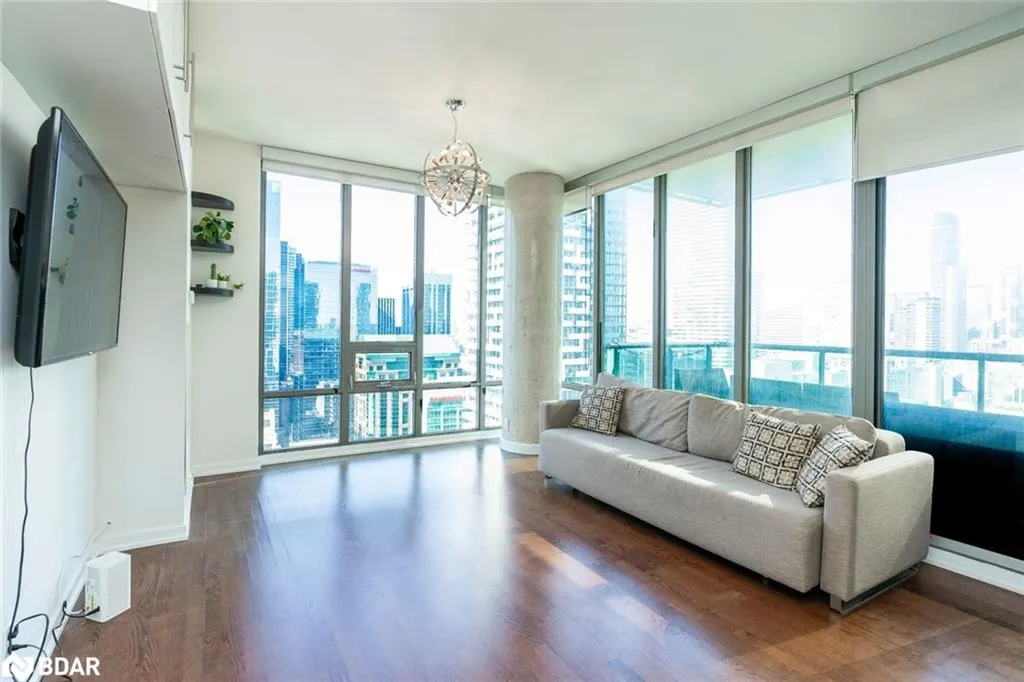 33 Lombard Street, #3302