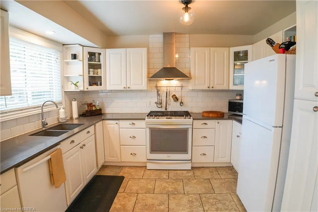 8 Burton Ave Avenue